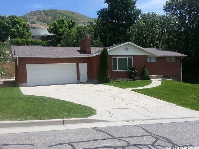 2nd image of 205 S Canyon Way