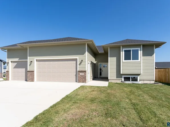 114 Atlantic Cir, Harrisburg, SD 57032