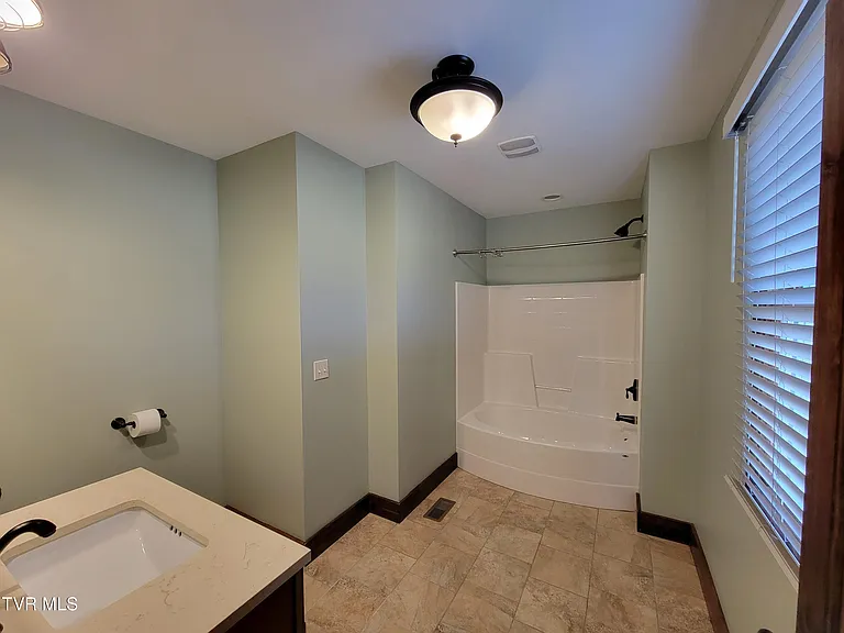 109 Carey Ln — Photo 15