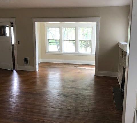 3rd image of 261 Commonwealth Ave #1