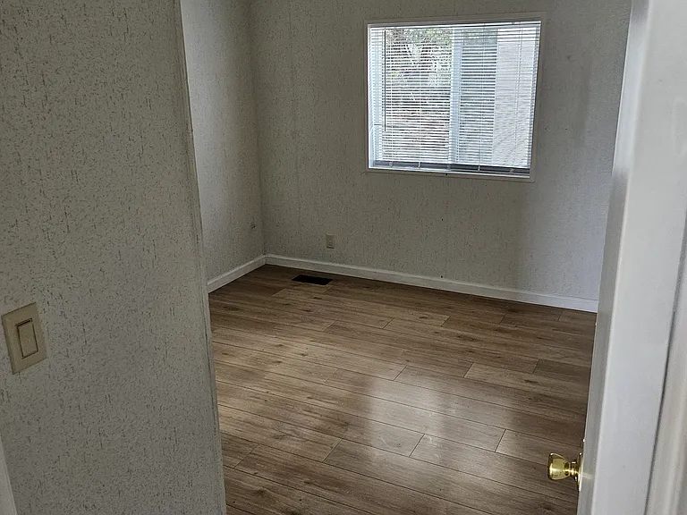 2429 E 3300 N — Photo 12