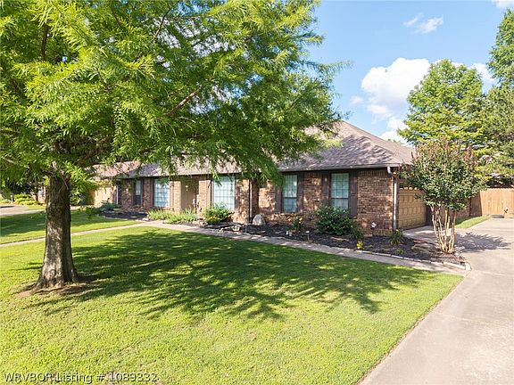 3rd image of 10117 Jenny Lind Rd
