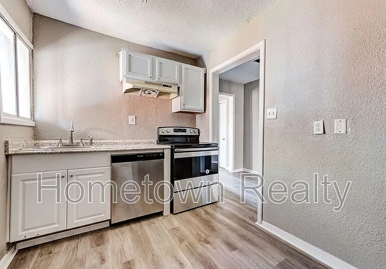 2122 N Glen Ellyn St — Photo 8