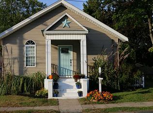 19 Rosegarden St, Warwick, RI 02888