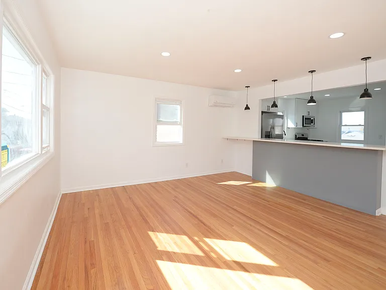 319 7th St #1 — Photo 2