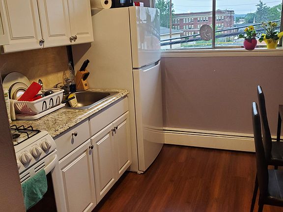 3rd image of 84 Conklin Ave Floor 2