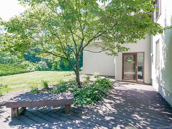 3rd image of 27 Metacomet Dr