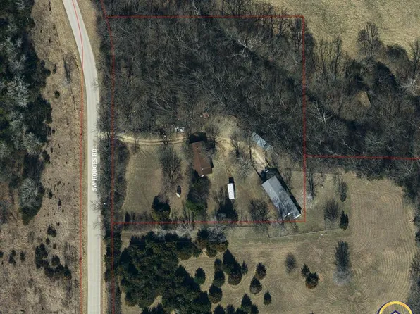 1744 SW Hodges Rd, Topeka, KS 66615