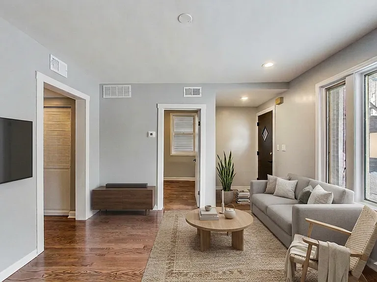1831 W Fletcher St #1 — Photo 3