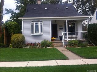 548 Park Dr, Clawson, MI 48017