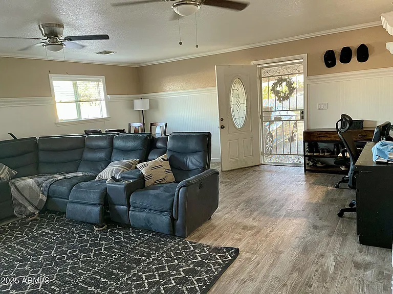 1100 N Brown Ave — Photo 37