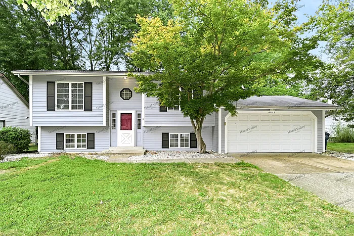 3 bed, 1.0 bath, 820 sqft, $1,720 — Photo 3
