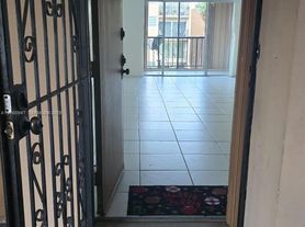 702 NW 87th Ave, Miami, FL