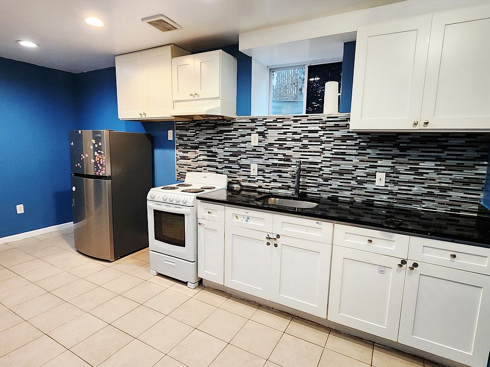 1st image of 87 Debevoise Ave Floor 2