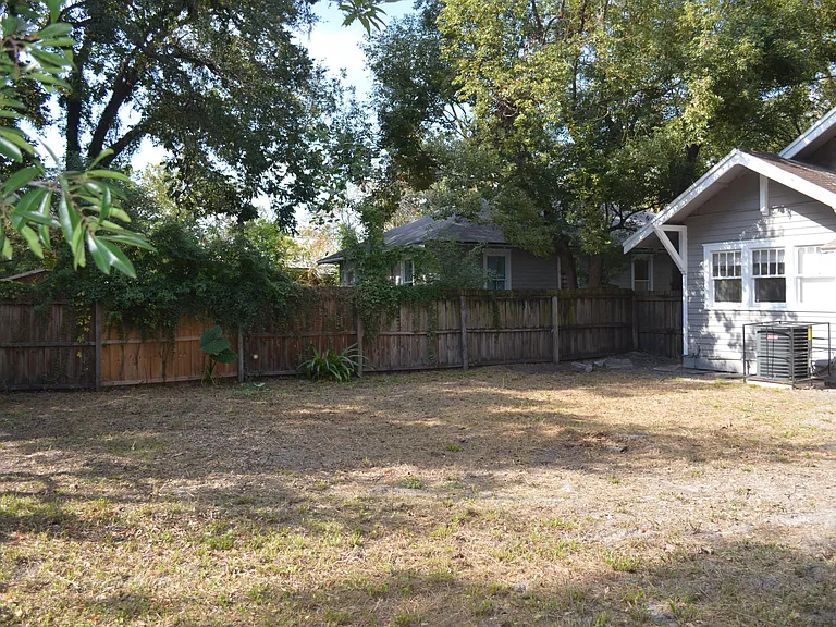 2536 Phyllis St — Photo 24