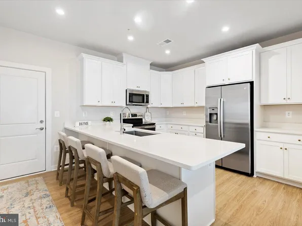 2437 Silver Line Aly Unit 69A, Herndon, VA 20171