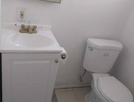 4th image of 1102 W 48th St #A