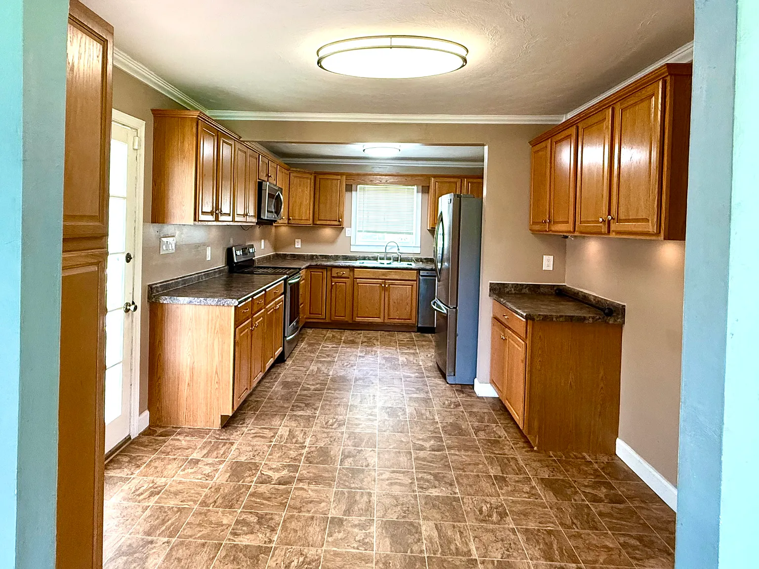 4 bed, 2750 sqft, $2,600 — Photo 1