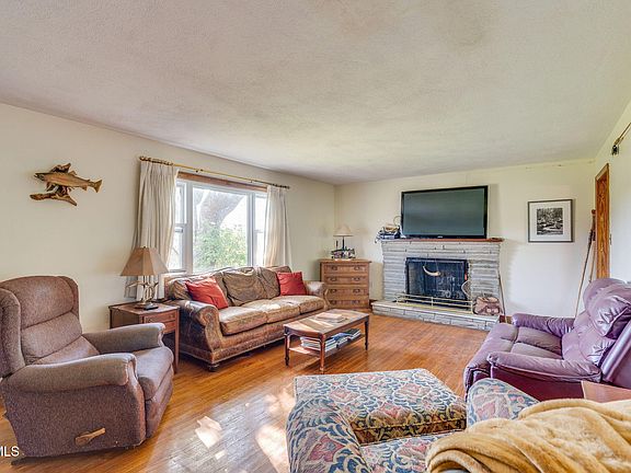 5th image of 599 River Bend Rd