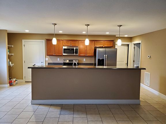 5th image of 822 Meadow Lark Dr