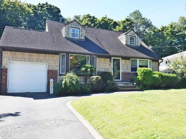 90 Cornell Drive, Smithtown, NY 11787