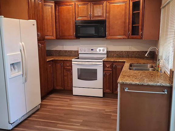 3rd image of 2034 E Greenhaven St