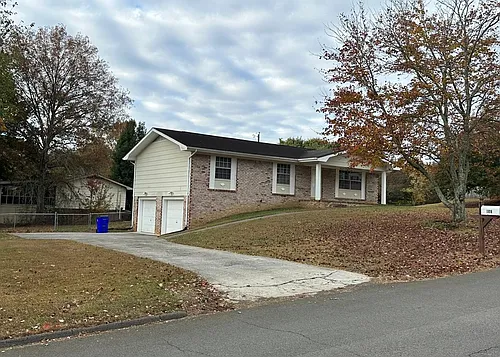 157 Oakwood Cir NE Photo 1