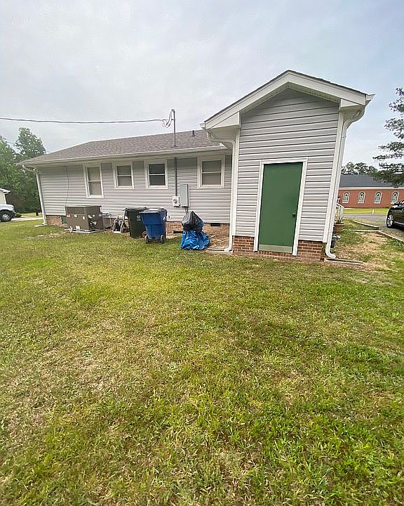 2nd image of 703 25th St