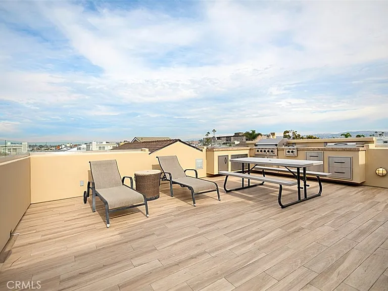 208 E Balboa Blvd — Photo 37