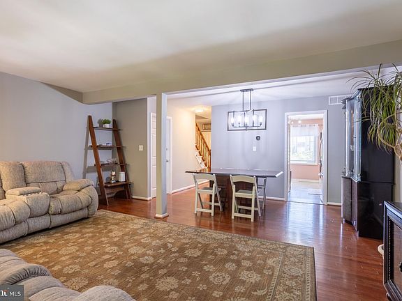 4th image of 5 Bideford Ct