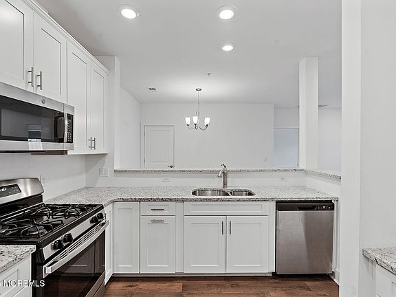 4th image of 827 Stiller Ln #827