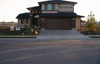 1st image of 695 W Kingley Dr