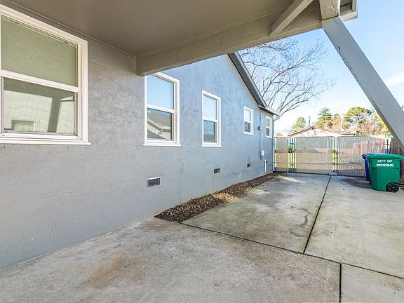 2nd image of 924 Yuba St