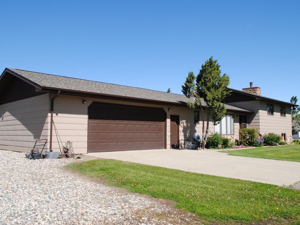 301 Dakota St, Portal, ND 58772