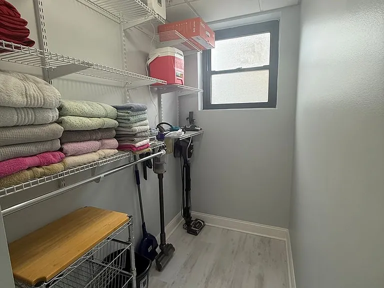 1108 Kanawha Blvd E #205 — Photo 14