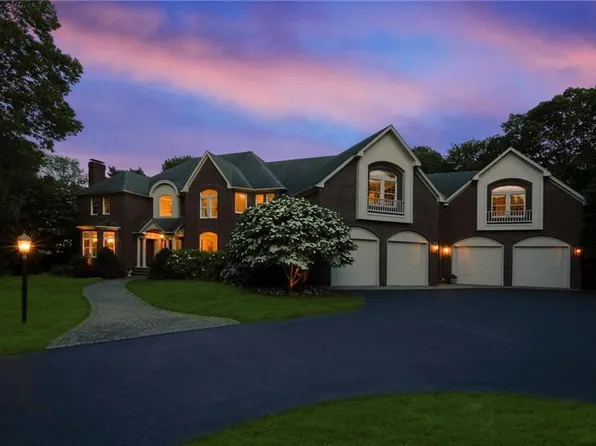 25 Westfield Dr, East Greenwich, RI 02818