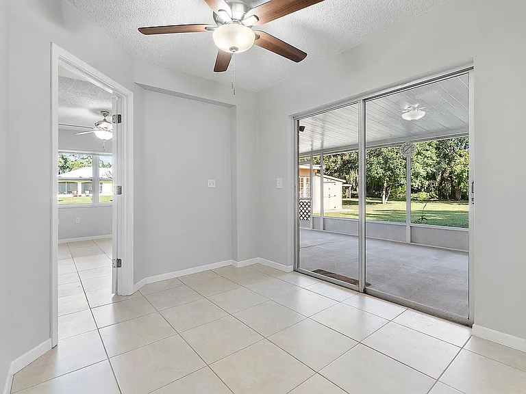 320 Le Jeune Dr — Photo 16