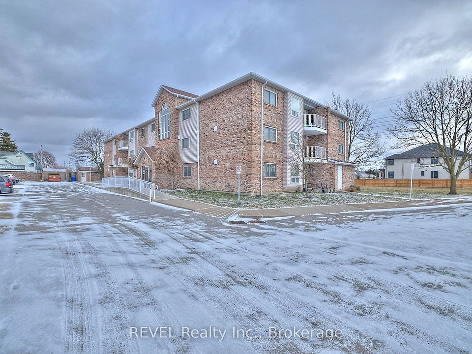 1st image of 1061 Vansickle Rd N #106