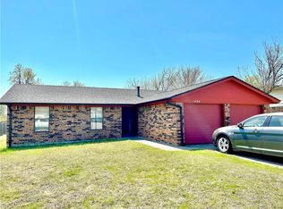1404 SE 10th St, Moore, OK 73160