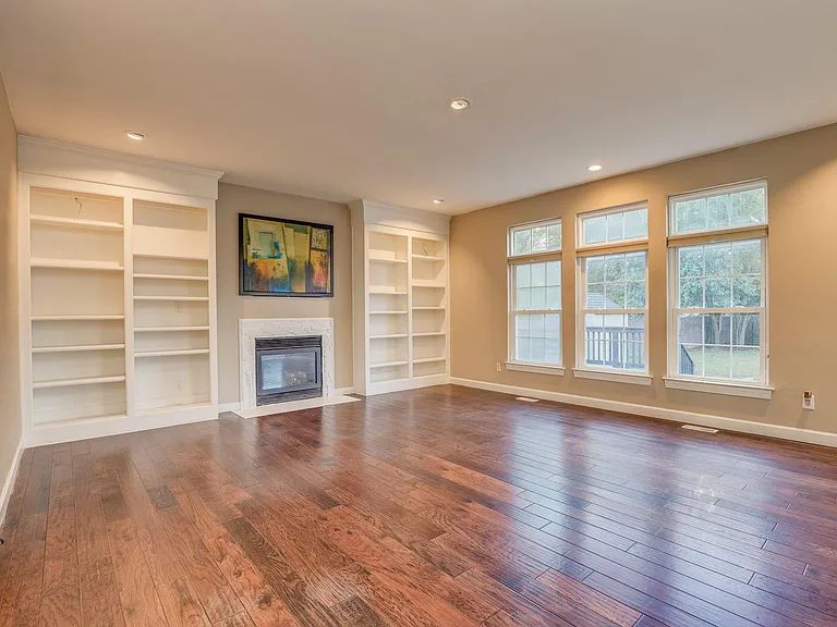 800 Sherrard Ct — Photo 10