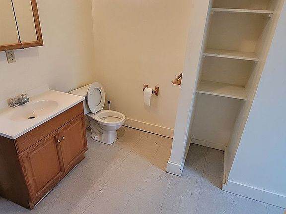 3rd image of 45 Tuttle Ct APT 4