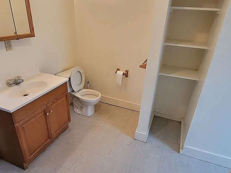 45 Tuttle Ct #4 — Photo 3