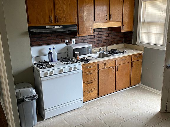 5th image of 613 Penguin St