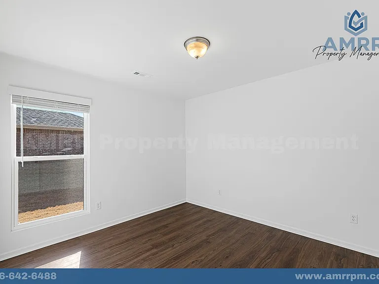 125 SW Vicki St — Photo 10