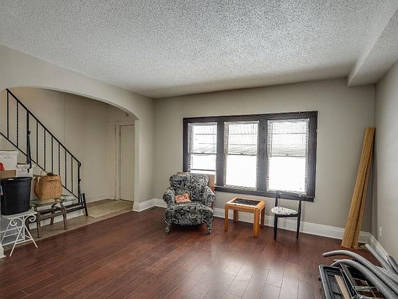 5th image of 327 Lawson Ave E