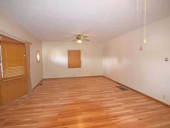 2nd image of 1611 N Illinois Ave