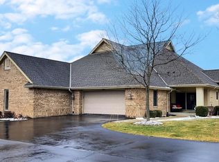 8451 S Deerwood Ln, Franklin, WI 53132