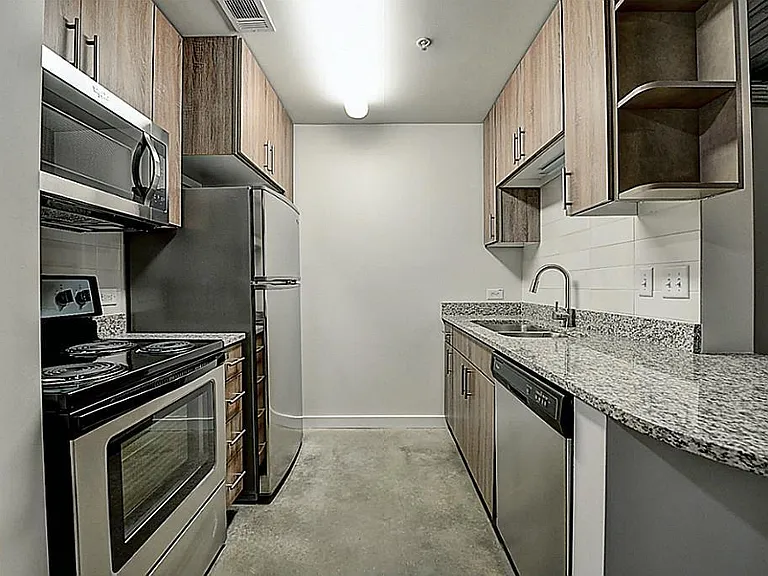 Mid Main — Photo 30