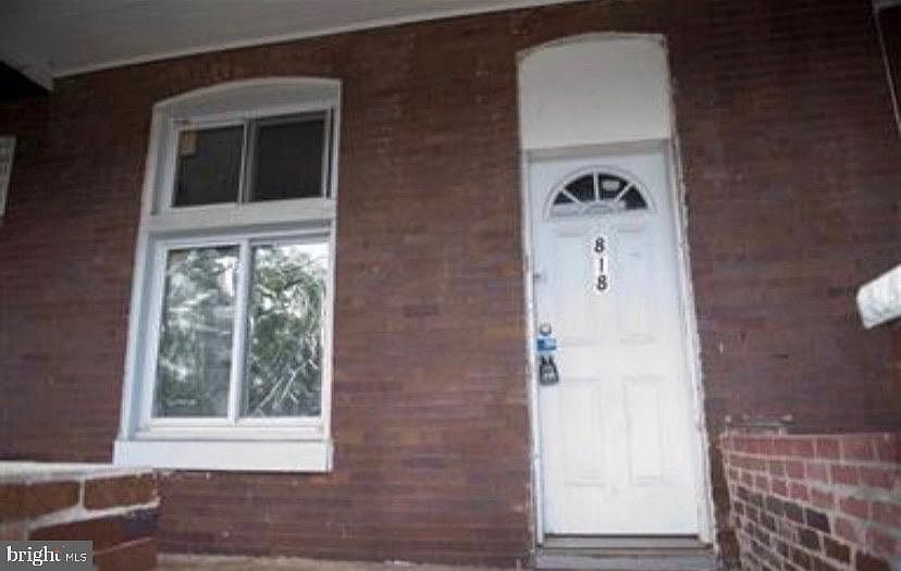1st image of 1818 E 28th St