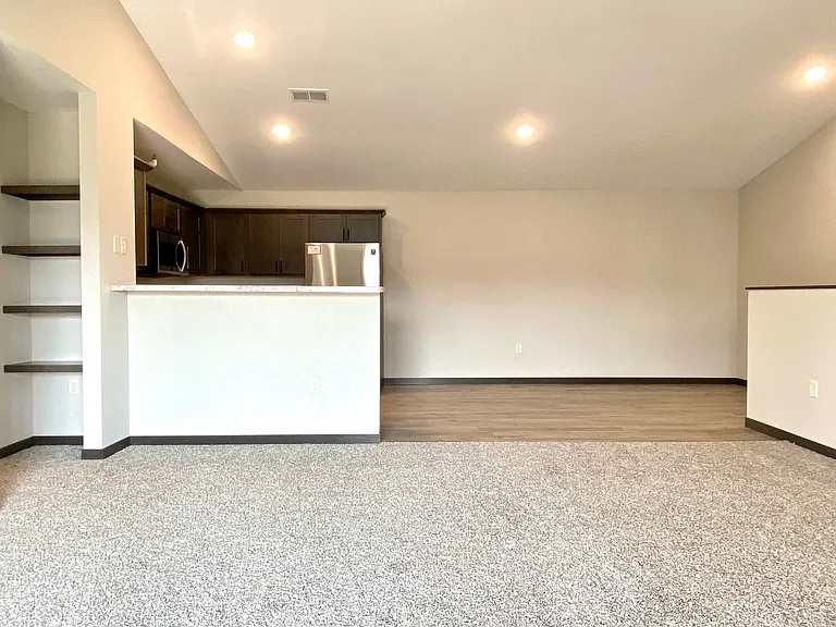 786 Peregrine Cir — Photo 38